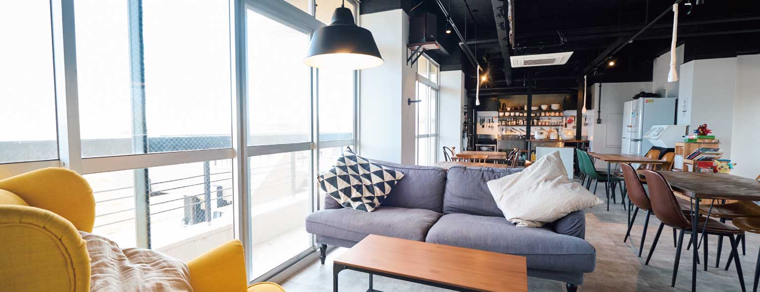 Guesthouse/Hostel with BBQ area, 3 mins walk to the beach.